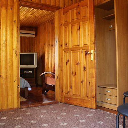 Hotel-Complex Mizh Triokh Ozer Svityaz' Ngoại thất bức ảnh