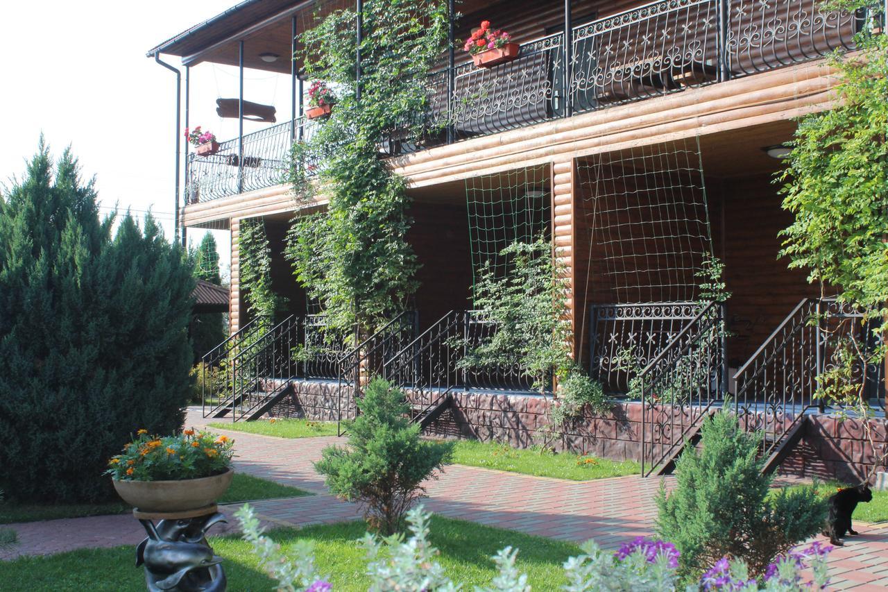 Hotel-Complex Mizh Triokh Ozer Svityaz' Ngoại thất bức ảnh